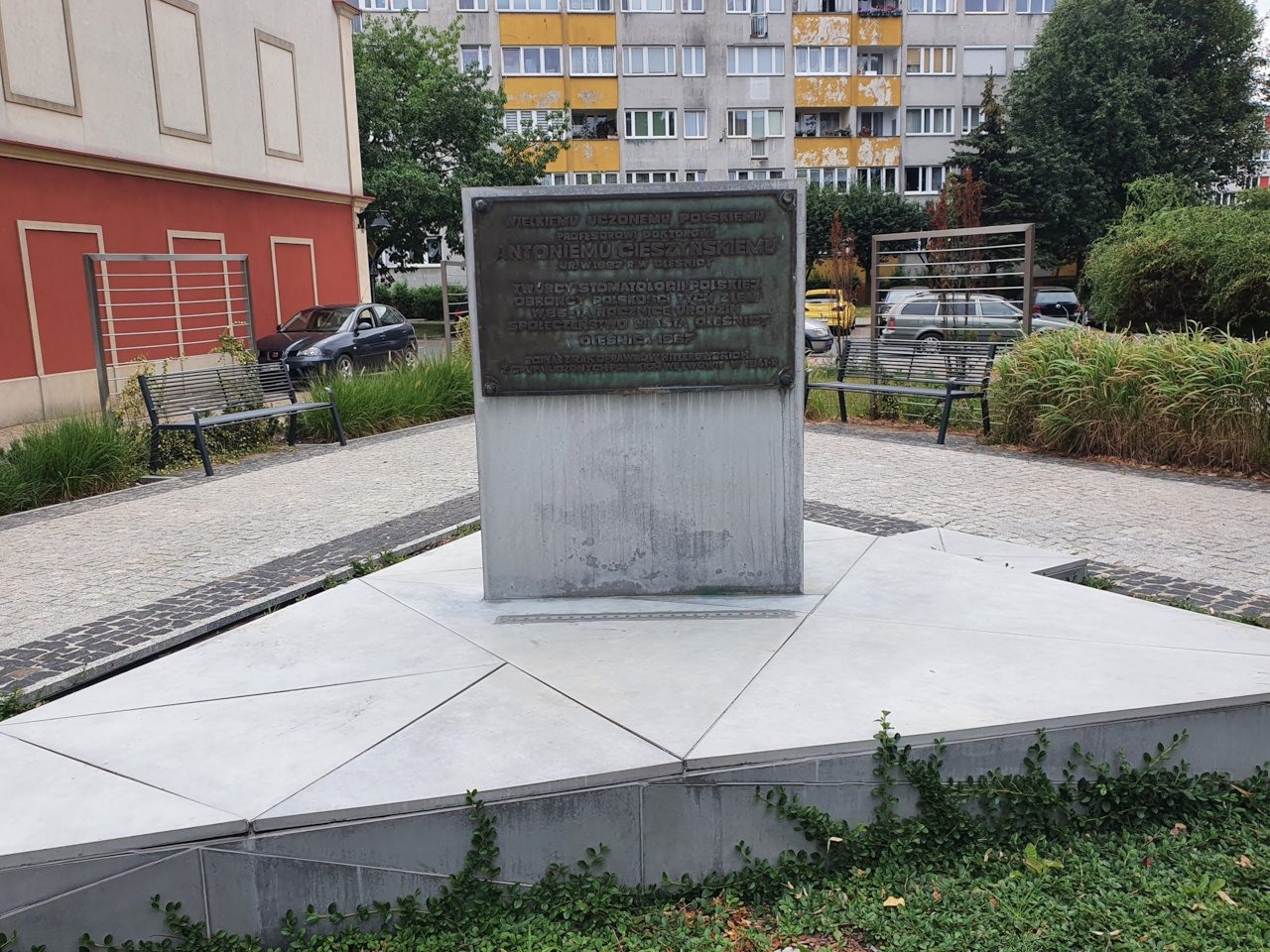 Antoni%20Cieszynski%27s%20monument%2C%20Olesnica%20-%2003.jpg
